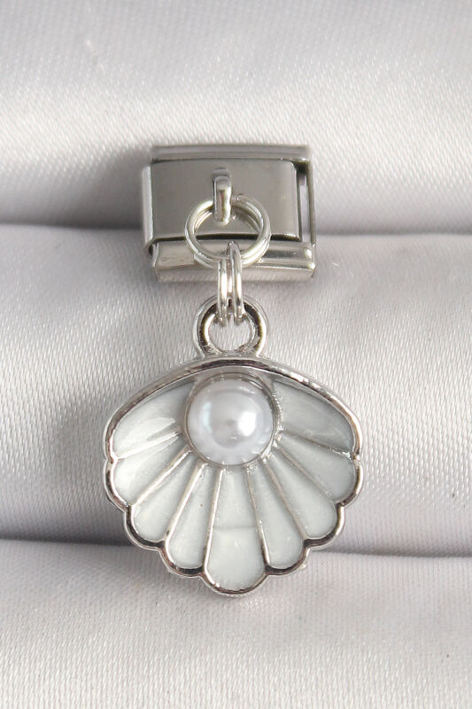 Gümüş Renk Beyaz Deniz Kabuğu Model İnci Detay Nomination Charm - EBJ250501W32882 - 1