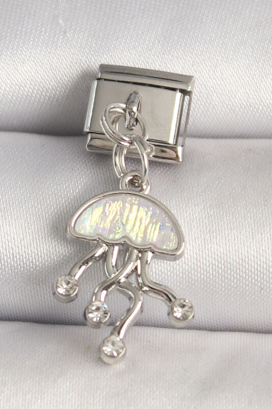 Gümüş Renk Beyaz Mineli Deniz Anası Model Zirkon Taş Detaylı Nomination Charm - EBJ250501W32897 - 1
