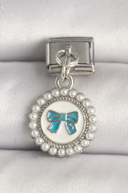 Gümüş Renk Mavi Fiyonk İşlemeli İnci Detaylı Nomination Charm - EBJ250501W32936 - 1