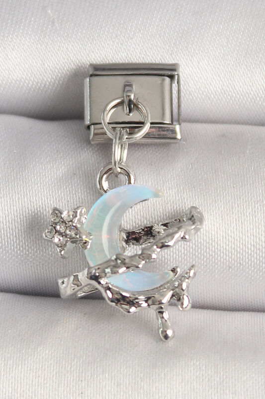 Gümüş Renk Mavi Mineli Hilal Model Nomination Charm - EBJ250501W32930 - 1