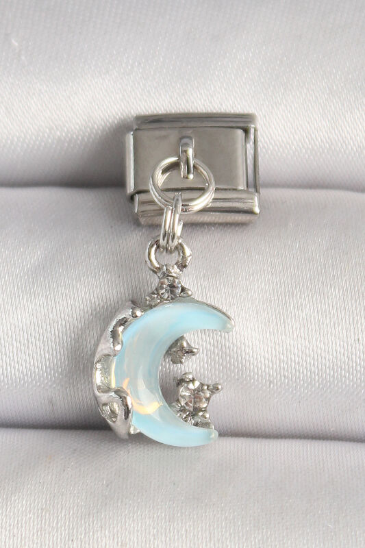 Gümüş Renk Mavi Mineli Hilal Model Zirkon Taş Detay Nomination Charm - EBJ250501W32921 - 1