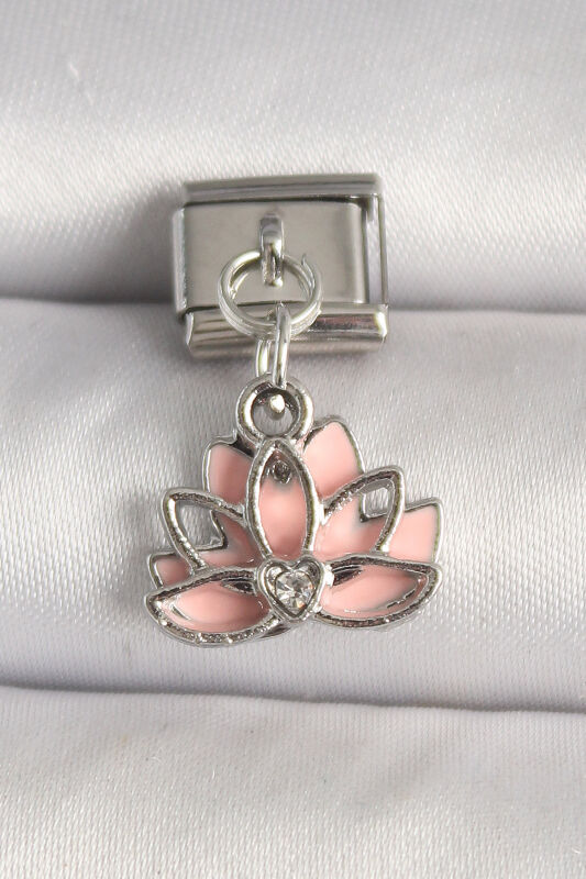 Gümüş Renk Pembe Lotus Model Zirkon Taş Detaylı Nomination Charm - EBJ250501W32907 - 1