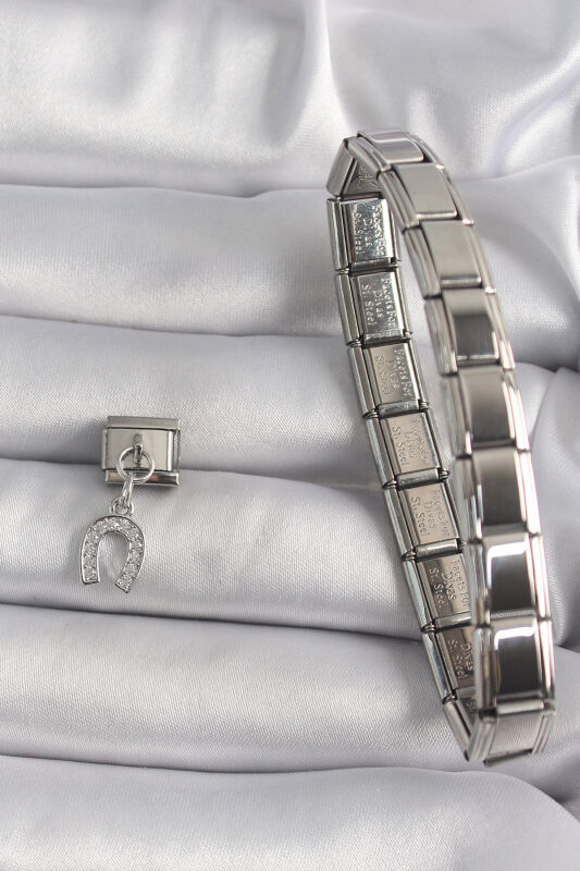 Gümüş Renk Sallantı Zirkon Taşlı Nal Model Nomination Charm - EBJ250113W30387 - 2