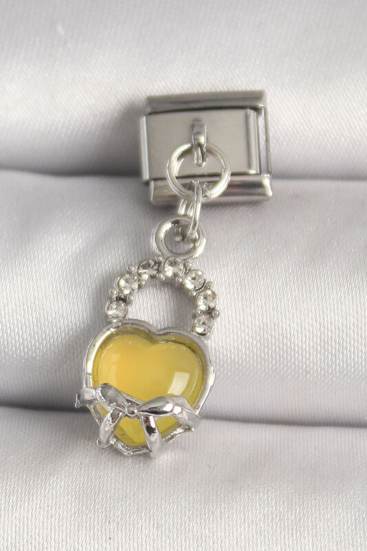 Gümüş Renk Zirkon Taşlı Sarı Kilit Kalp Model Nomination Charm - EBJ250501W32944 - 1