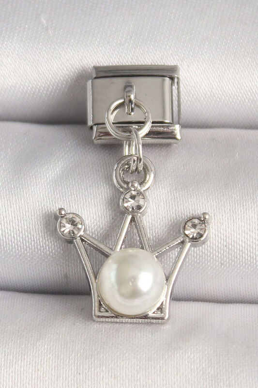 Gümüş Renk Zirkon Taşlı Taç Model İnci Detay Nomination Charm - EBJ250501W32908 - 1