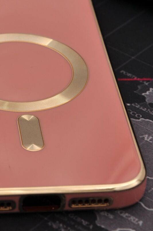 iPhone 12 Uyumlu MagSafe Özellikli Lens Korumalı Lazerli Renkli Kılıf Pudra Pembe - 4