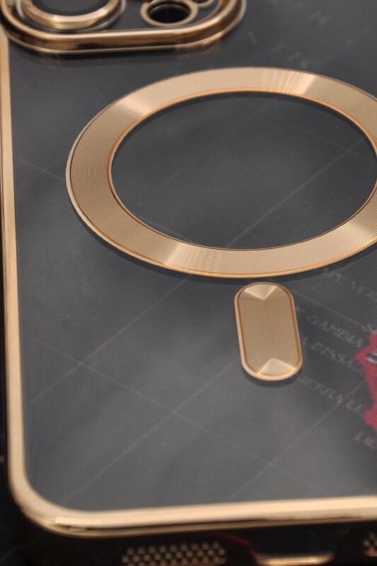 iPhone 13 Pro Max Uyumlu MagSafe Özellikli Altın Sarı Gold Renkli Kenarlı Lazerli Şeffaf Kılıf Lens Korumalı - 2