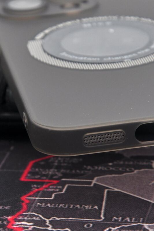 iPhone 13 Pro Max Uyumlu Siyah Renkli Yarı Şeffaf İnce Sert Kapak Kılıf Kamera Lens Korumalı - 4