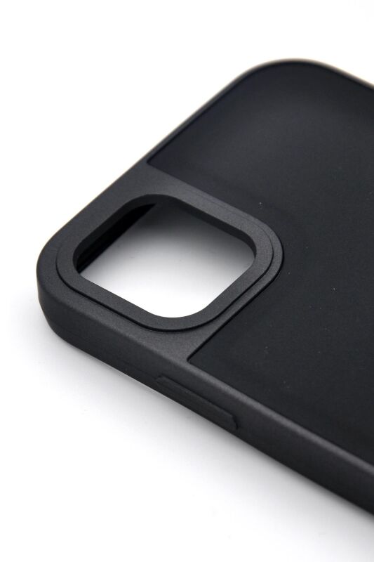 iPhone 13 Uyumlu Deri Görünümlü Sert Kapak Kılıf Siyah - 3
