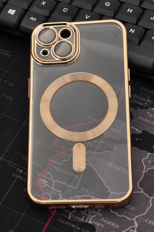 iPhone 13 Uyumlu MagSafe Özellikli Altın Sarı Gold Renkli Kenarlı Lazerli Şeffaf Kılıf Lens Korumalı - 1