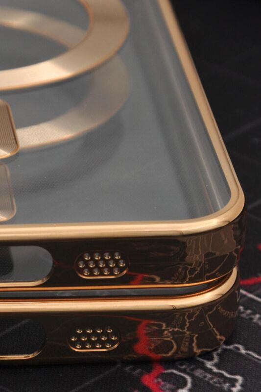 iPhone 13 Uyumlu MagSafe Özellikli Altın Sarı Gold Renkli Kenarlı Lazerli Şeffaf Kılıf Lens Korumalı - 4