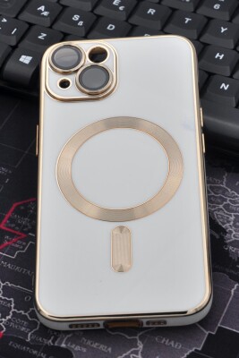 iPhone 13 Uyumlu MagSafe Özellikli Lens Korumalı Renkli Kılıf Krem 