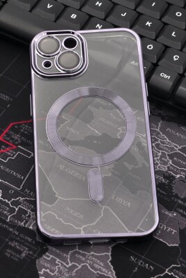 iPhone 13 Uyumlu MagSafe Özellikli Mor Renkli Kenarlı Lazerli Şeffaf Kılıf Lens Korumalı - 1