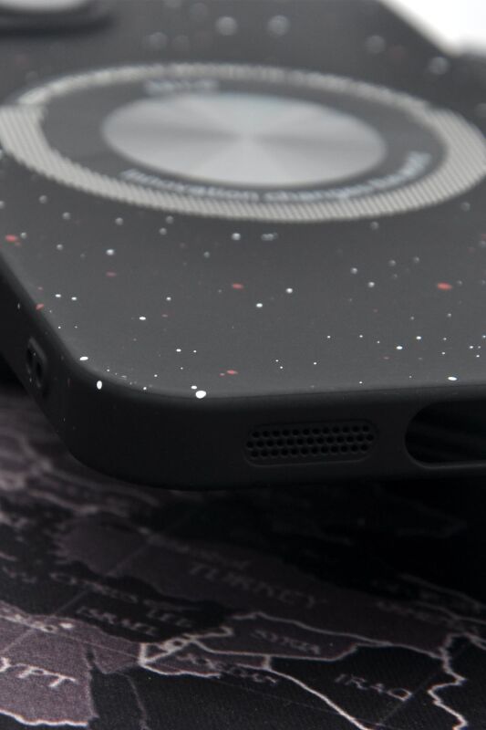 iPhone 13 Uyumlu Siyah Benekli Desenli İnce Sert Kapak Kılıf Kamera Lens Korumalı - 4