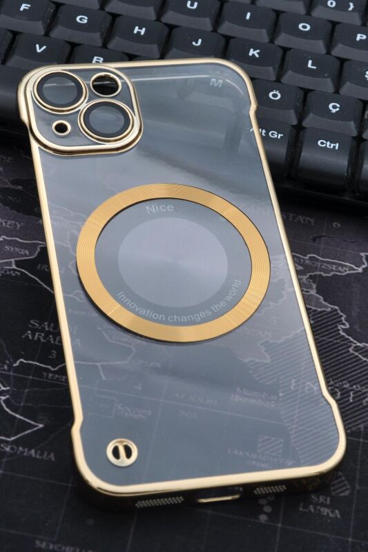 iPhone 14 Uyumlu Altın Sarı Gold Renkli İnce Kenarlı Şeffaf Sert Kapak Kılıf - 1