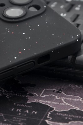 iPhone 14 Uyumlu Siyah Benekli Desenli İnce Sert Kapak Kılıf Kamera Lens Korumalı - 3