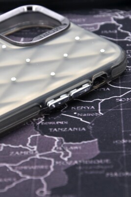 iPhone 15 Pro Max Uyumlu Baklava Desenli Pırlanta Taşlı Sert Kapak Kılıf Gri - 4