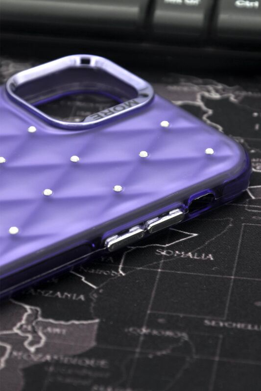 iPhone 15 Pro Max Uyumlu Baklava Desenli Pırlanta Taşlı Sert Kapak Kılıf Mor - 4