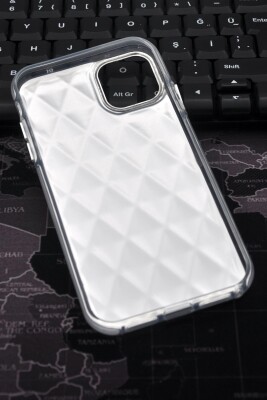 iPhone 16 Pro Max Uyumlu Baklava Desenli Pırlanta Taşlı Sert Kapak Kılıf Beyaz - 7