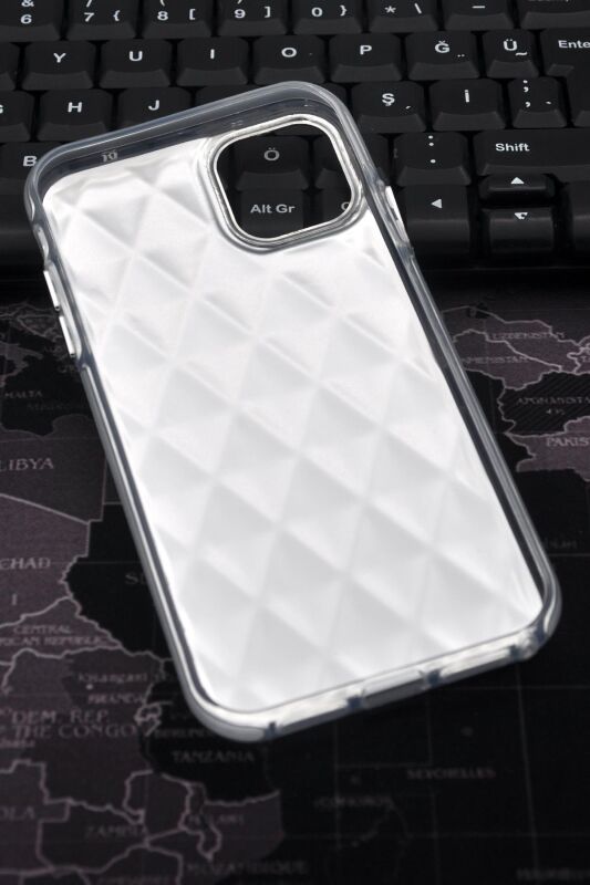 iPhone 16 Pro Max Uyumlu Baklava Desenli Pırlanta Taşlı Sert Kapak Kılıf Beyaz - 7