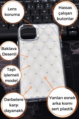 iPhone 16 Pro Max Uyumlu Baklava Desenli Pırlanta Taşlı Sert Kapak Kılıf Beyaz - 8