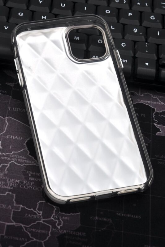 iPhone 16 Pro Max Uyumlu Baklava Desenli Pırlanta Taşlı Sert Kapak Kılıf Gri - 6