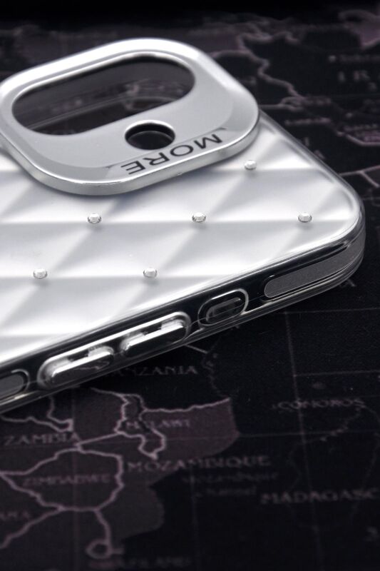 iPhone 16 Uyumlu Baklava Desenli Pırlanta Taşlı Sert Kapak Kılıf Beyaz - 4
