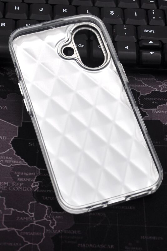 iPhone 16 Uyumlu Baklava Desenli Pırlanta Taşlı Sert Kapak Kılıf Beyaz - 7