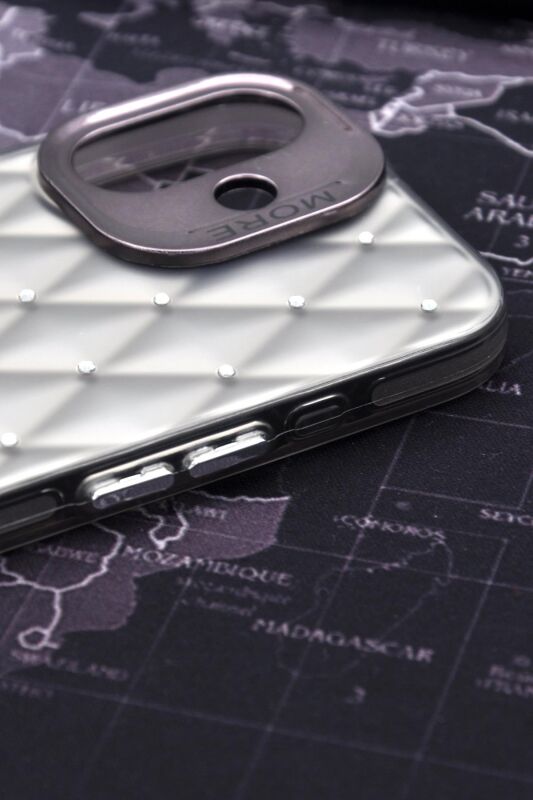 iPhone 16 Uyumlu Baklava Desenli Pırlanta Taşlı Sert Kapak Kılıf Gri - 4