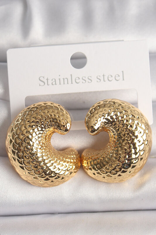 Pirinç Gold Renk Yılan Sırtı İşlemeli Yarım Halka Model Kadın Küpe - EBJ250207W31205 - 1