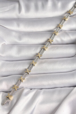 Pirinç Gümüş Renk Zirkon Taşlı Gold Xoxo Model VIP Seri Kadın Bileklik - EBJ250207W31163 - 2