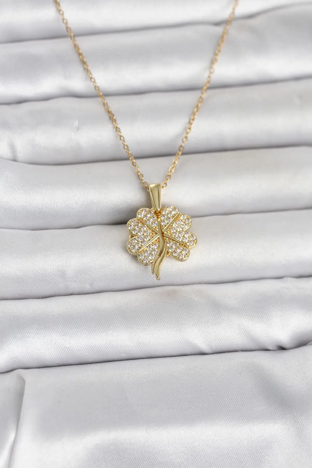 Gold Renk Açılabilir Yonca Model Zirkon Taşlı Kadın Kolye - EBJ260418W41922