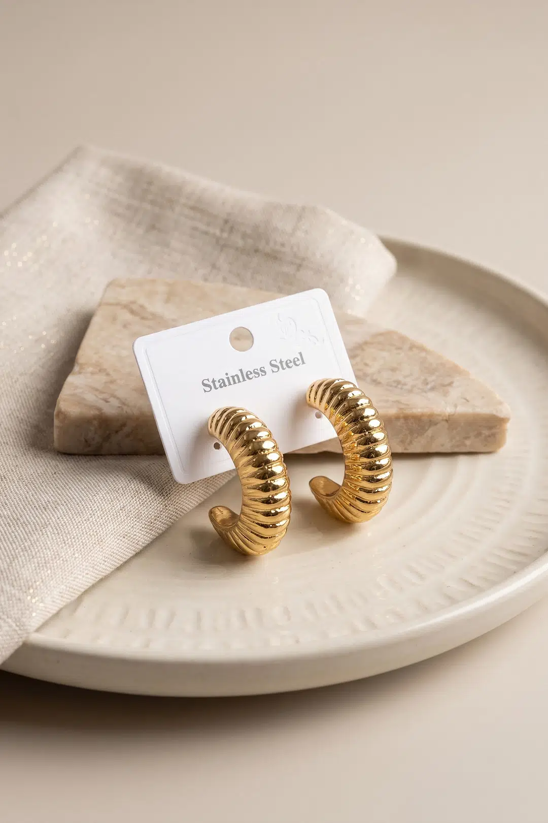 Gold Renk Bombeli Kroasan Model Küpe - EBJ260822W46251