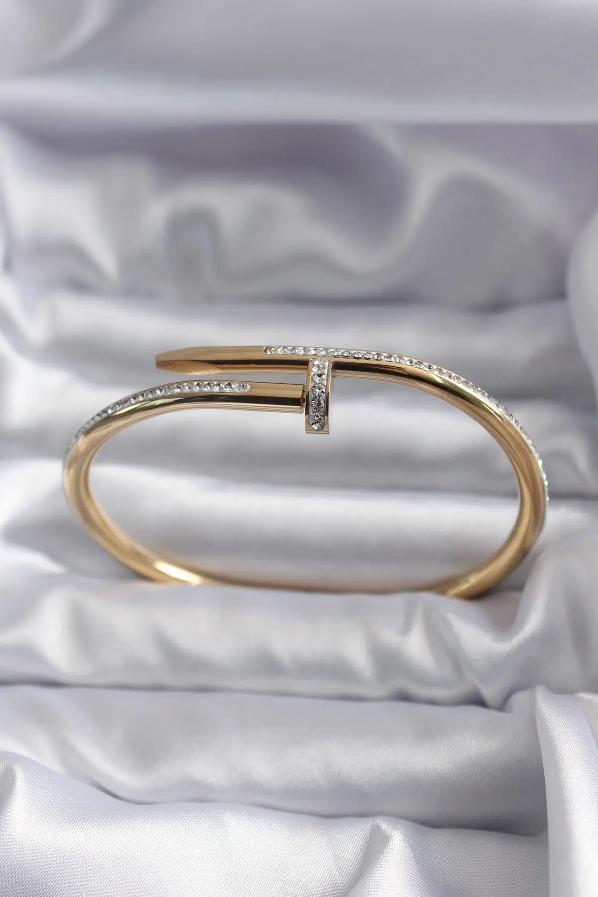 Çelik Gold Renk Çivi Model Zirkon Taş Detay Kadın Bileklik - EBJ260808W46110