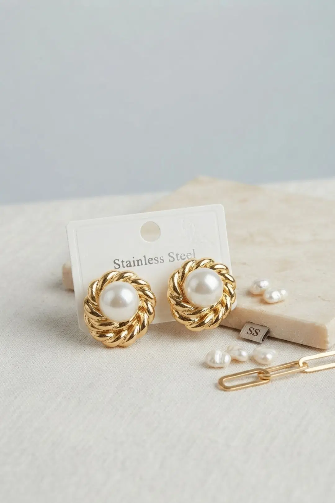 Gold Renk İncili Model Kadın Küpe - EBJ260822W46235