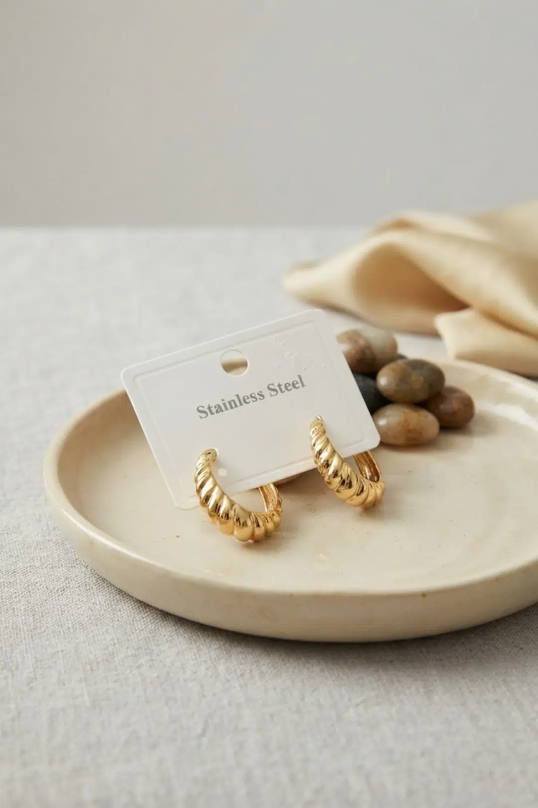 Gold Renk Kıvrımlı Halka Model Küpe - EBJ260822W46252