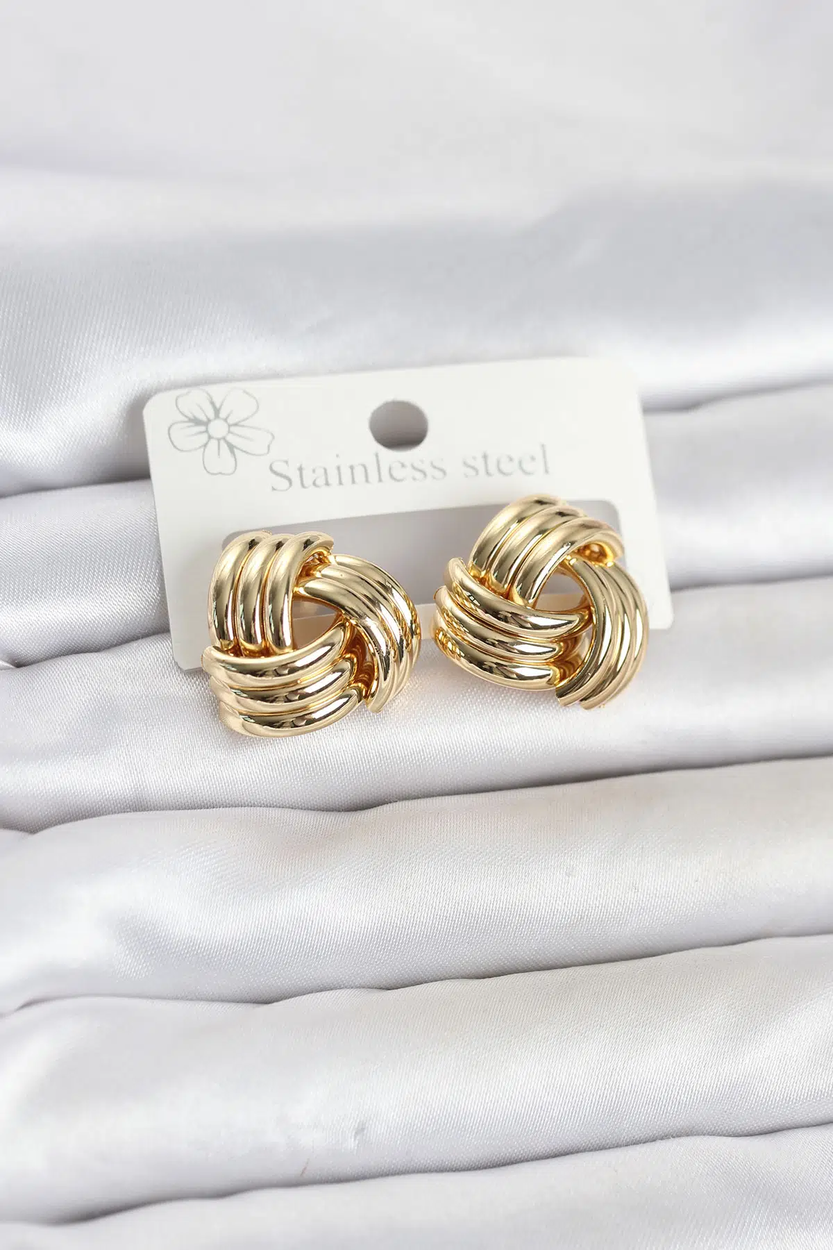 Gold Renk Sarmal Model Kadın Küpe - EBJ260822W46282