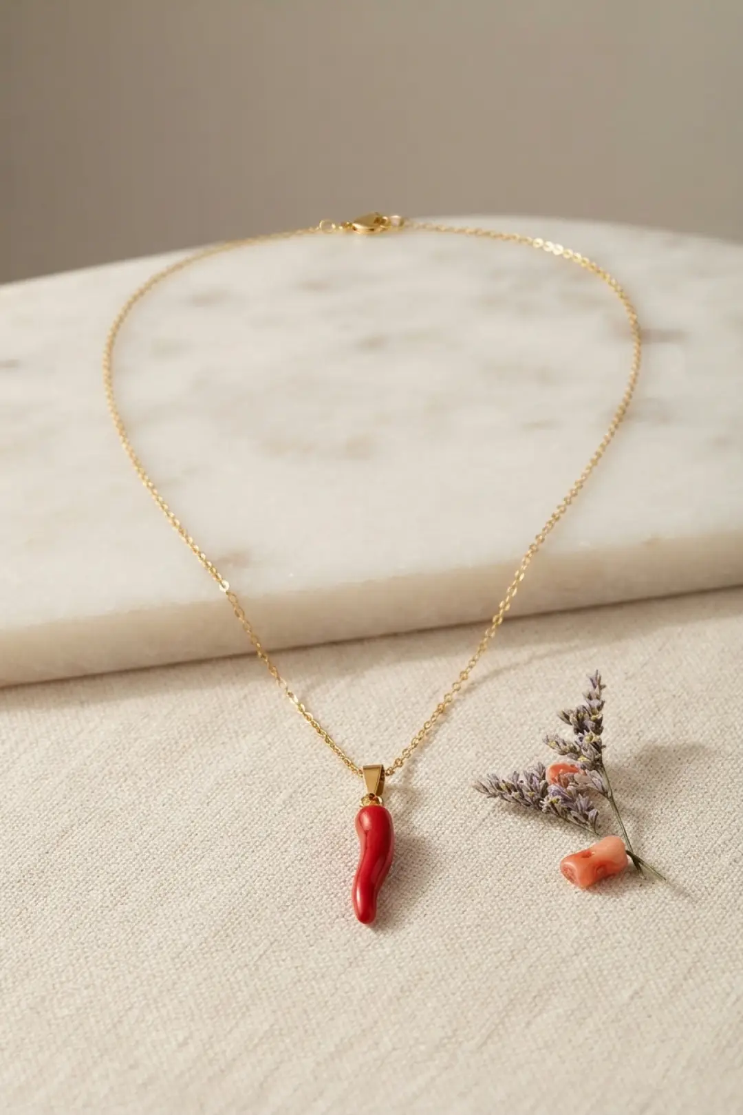 Gold Renk Zincir Kırmızı Kapya Biber Model Kadın Kolye - EBJ260905W46633