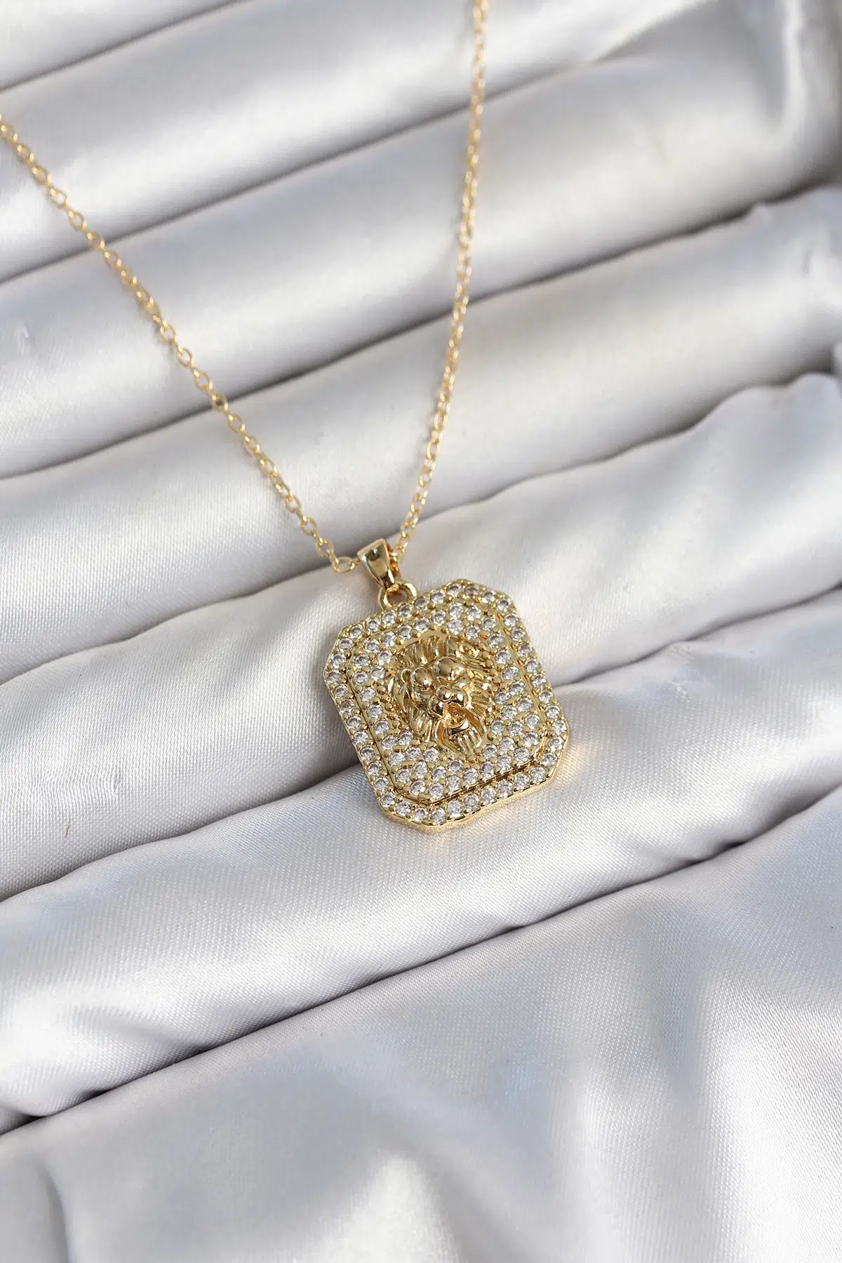 Zincir Gold Aslan Madalyon Model Zirkon Taşlı Kadın Kolye - EBJ260725W44315