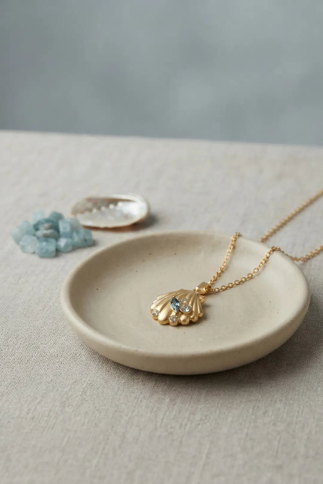 Çelik Zincir Gold Renk Shell Model Kolye - EBJ260808W46135
