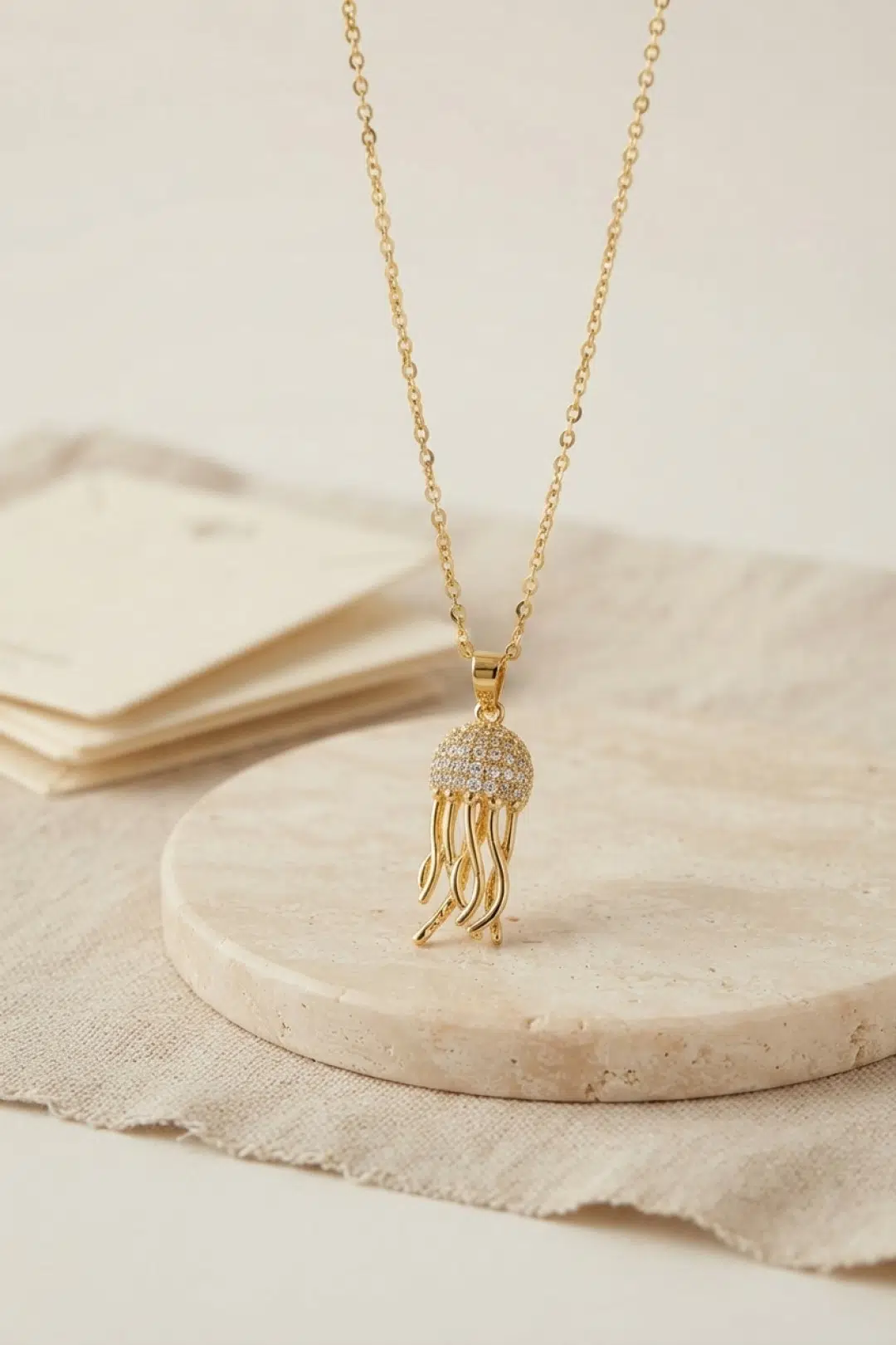 Çelik Zincir Gold Renk Zirkon Taşlı Jellyfish Model Kolye - EBJ260808W46139