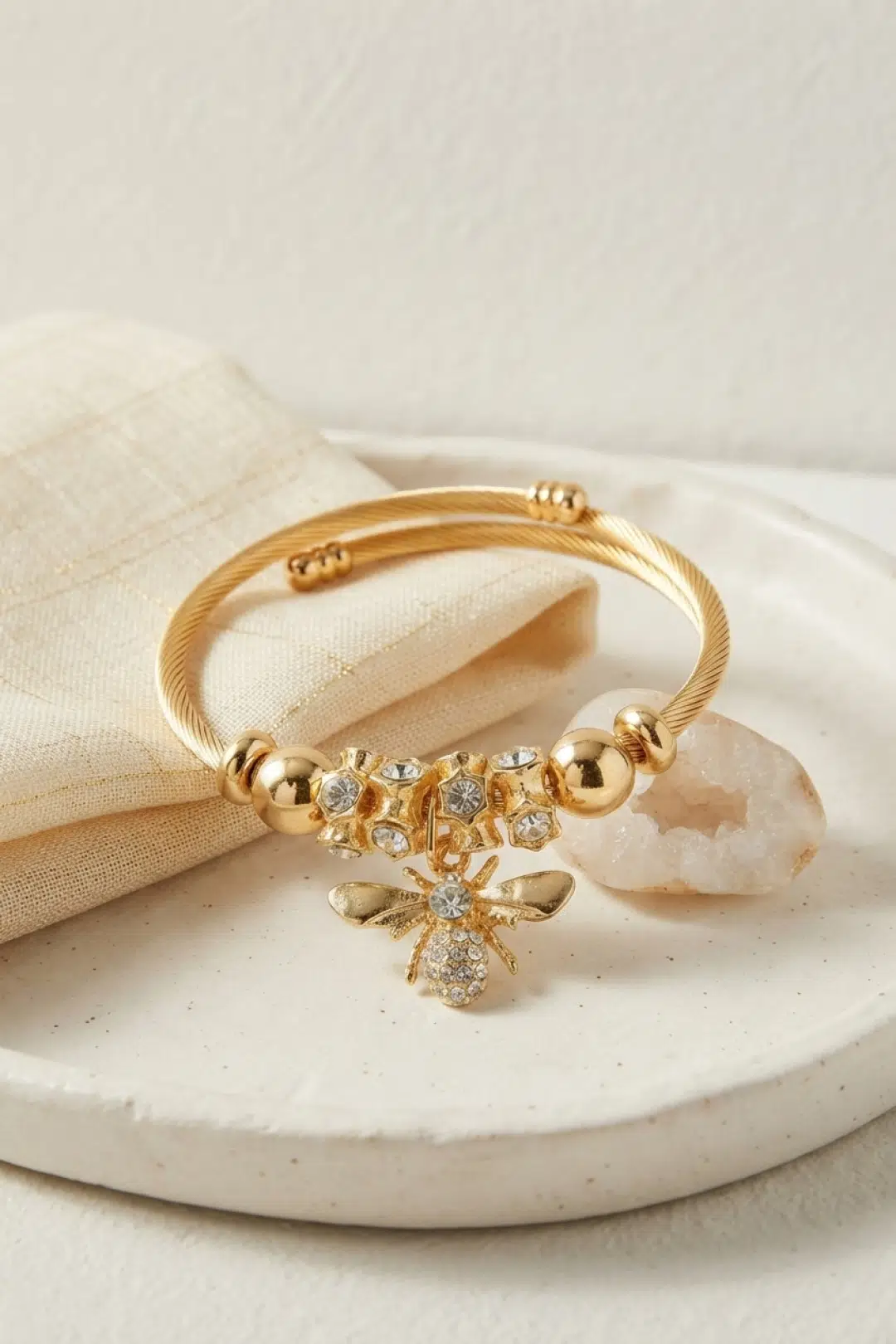 Arı Model Gold Renk Charm Bileklik - EBJ260725W44478