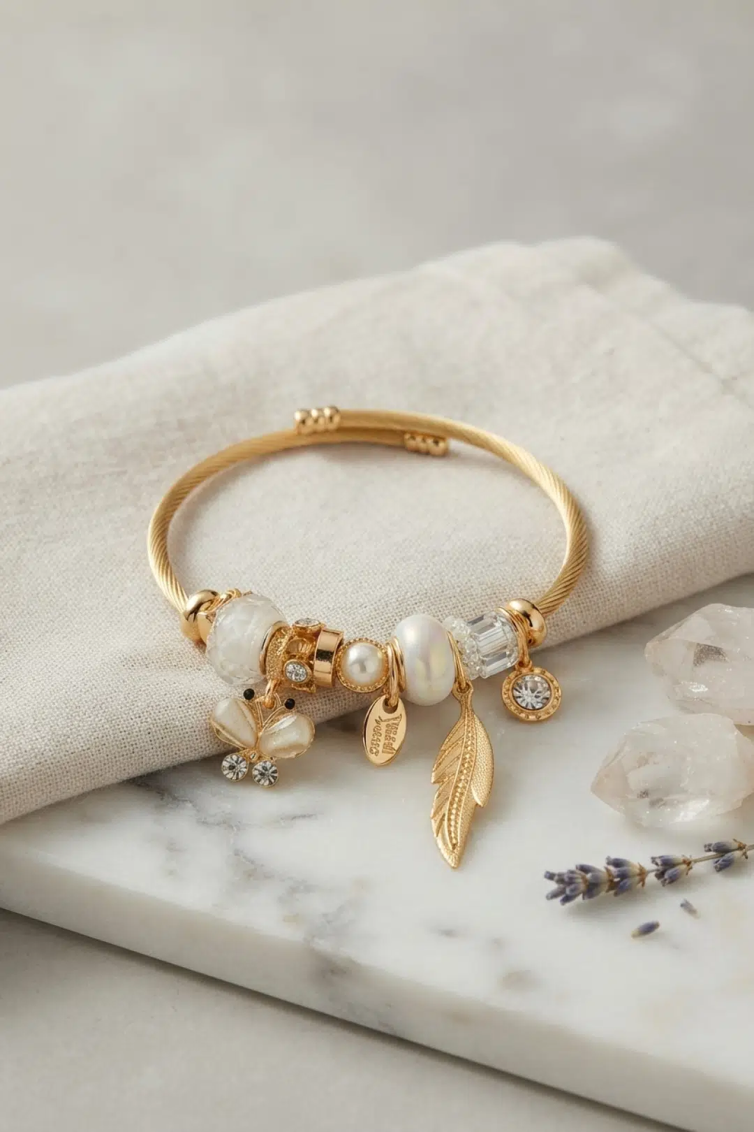Beyaz Kelebek Model Charmlı Bileklik - EBJ260725W44525