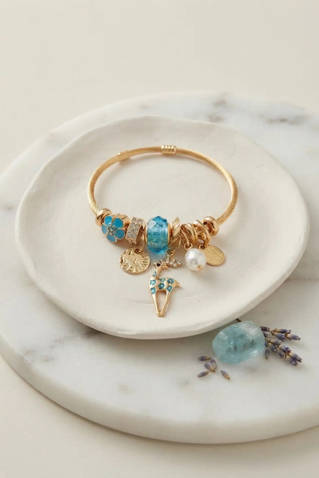 Geyik Model Gold Renk Mavi Charmlı Bileklik - EBJ260725W44451