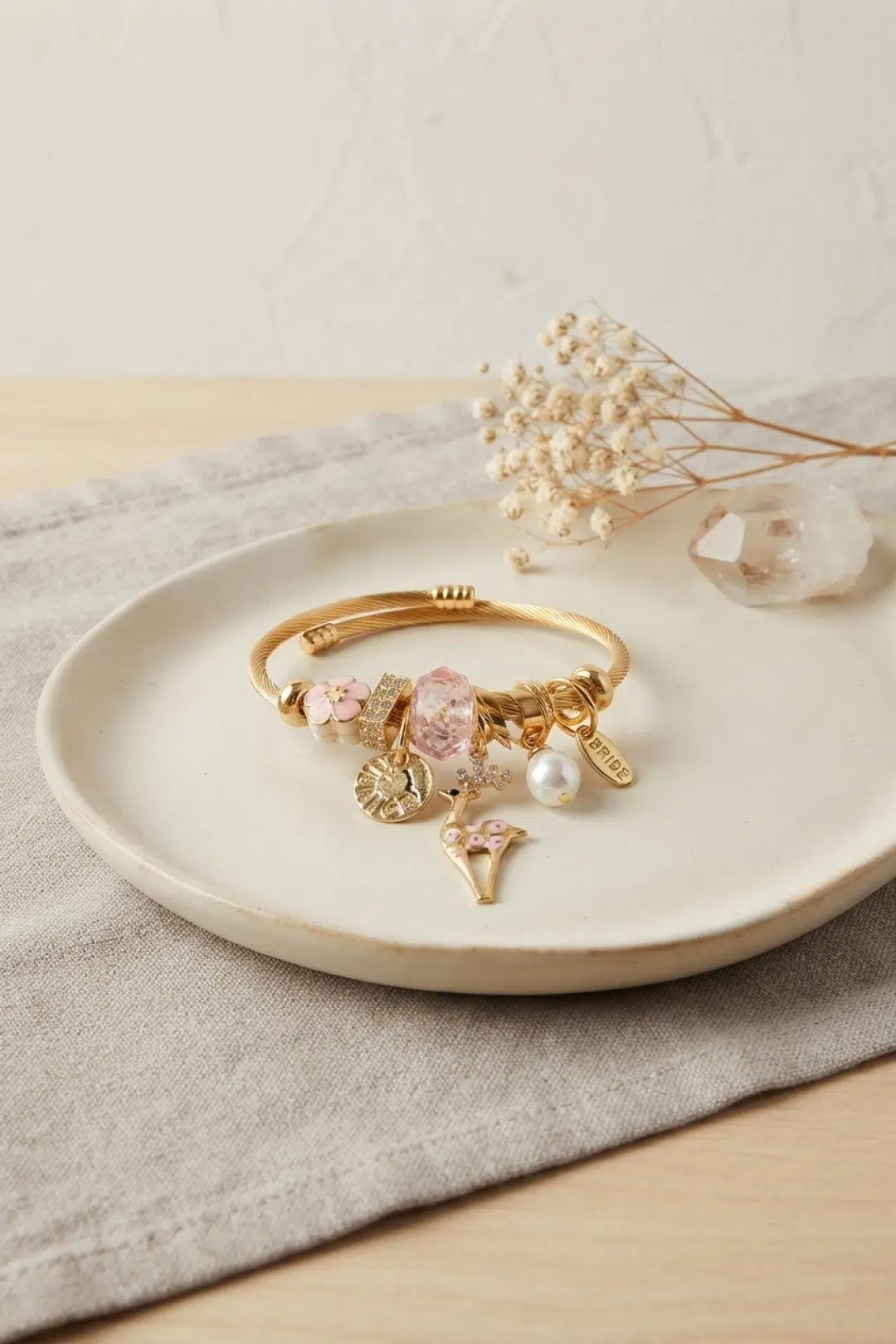 Geyik Model Gold Renk Pembe Charmlı Bileklik - EBJ260725W44452