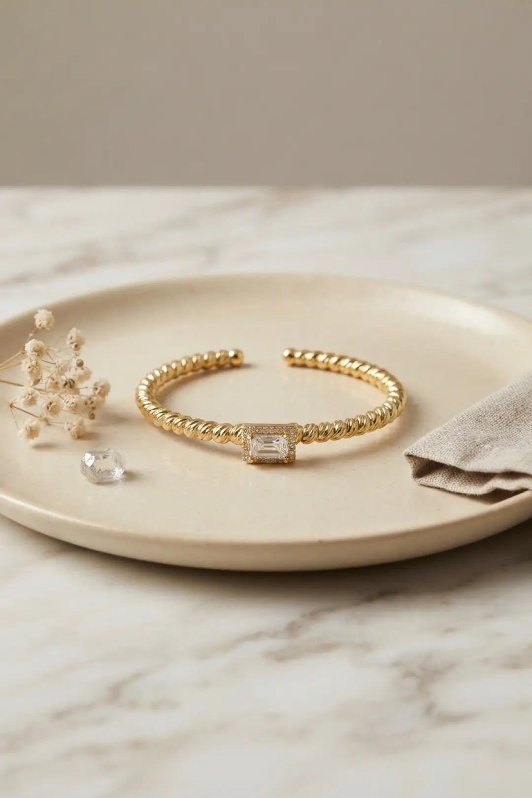 Gold Renk Dorika Model Kare Zirkon Taşlı Kadın Bileklik - EBJ260905W46557