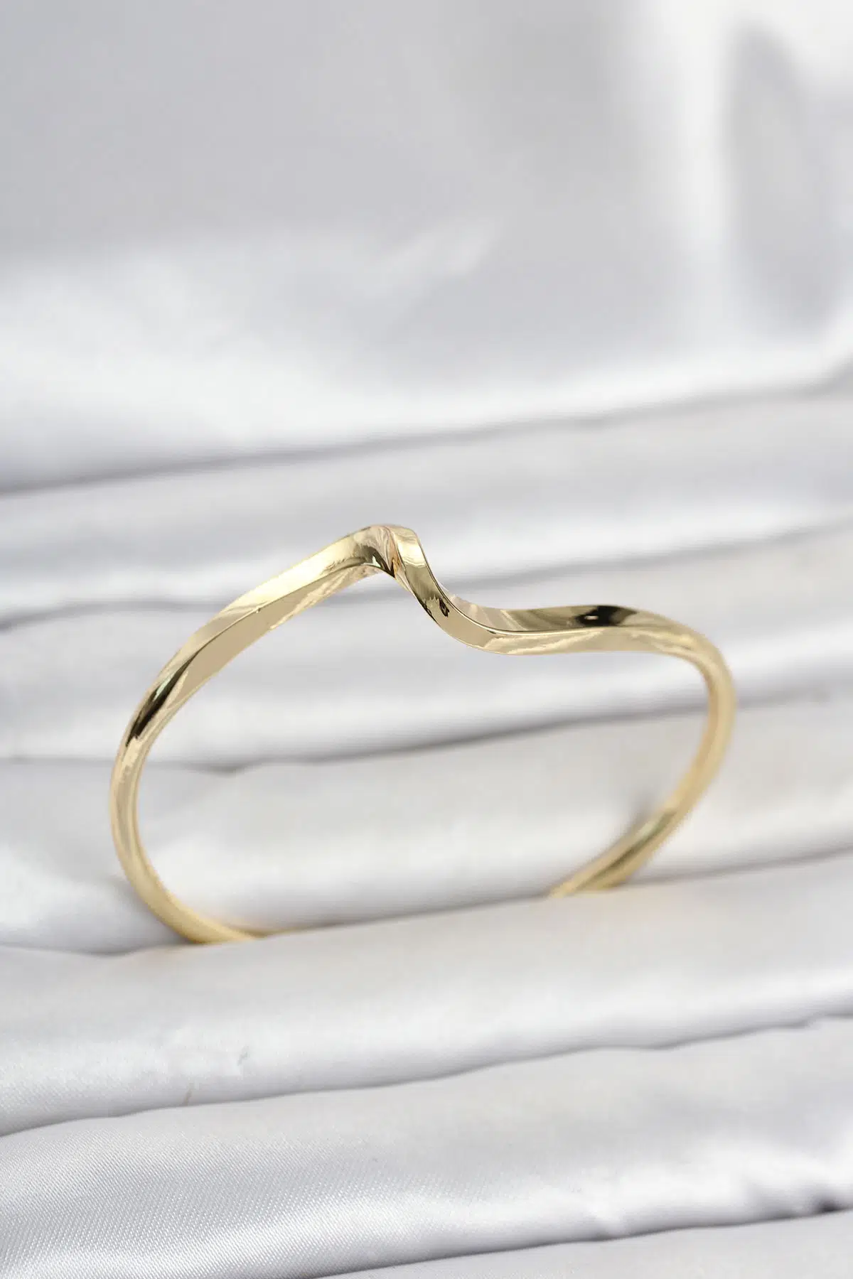 Gold Renk Pirinç Zikzak Model Kadın Bileklik - EBJ260612W44070