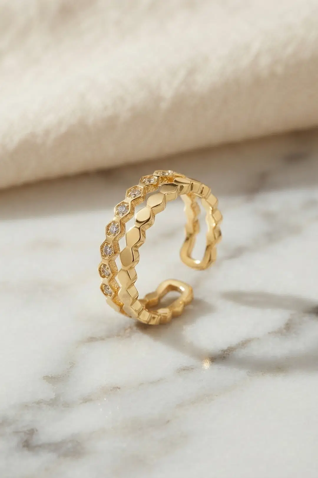 Gold Renk Sıralı Petek ve Zirkon Taşlı Model Kadın Yüzük - EBJ260822W46304