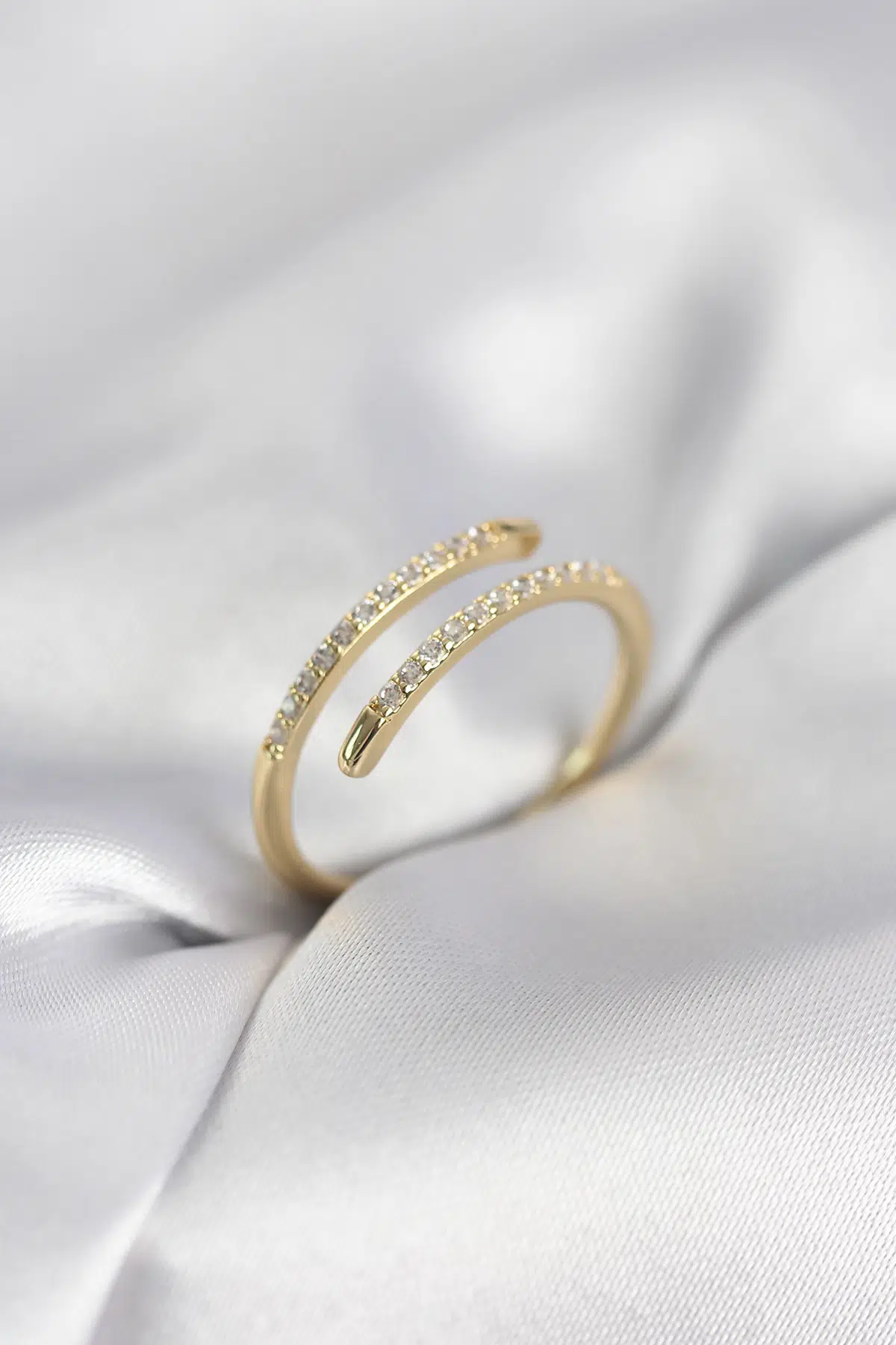 Gold Renk Yılan Kuyruk Model Zirkon Taşlı Kadın Yüzük - EBJ260214W39622