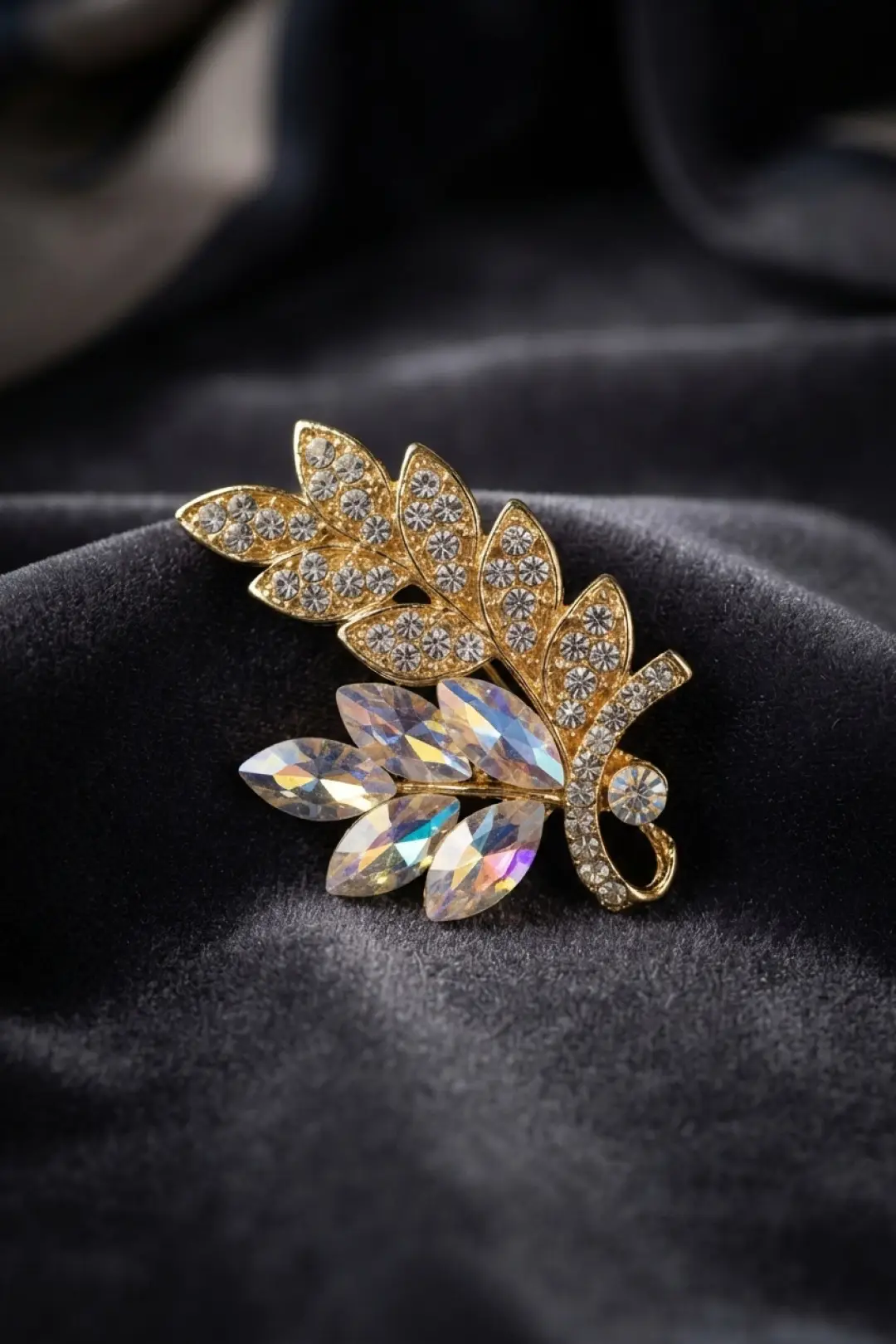 Gold Renk Zirkon Taşlı Başak Model Broş - EBJ260829W46491